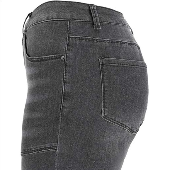 *****Brand New W/No Tag***** Thunder Star, Denim Bermuda Knee Length Shorts. - Picture 4 of 7